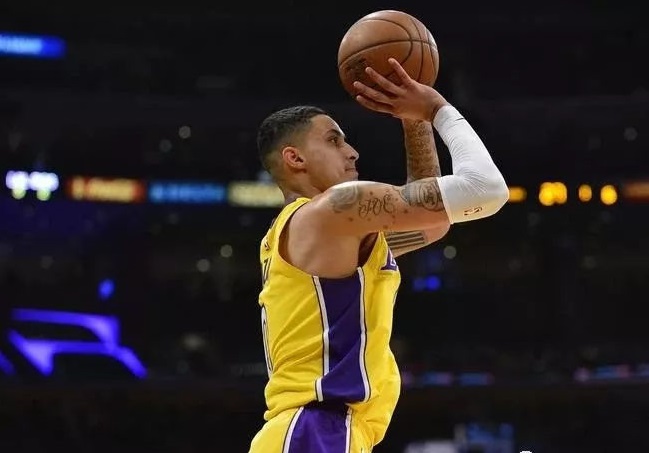 NBA季后赛首轮，詹姆斯30+三双湖人加时力克太阳